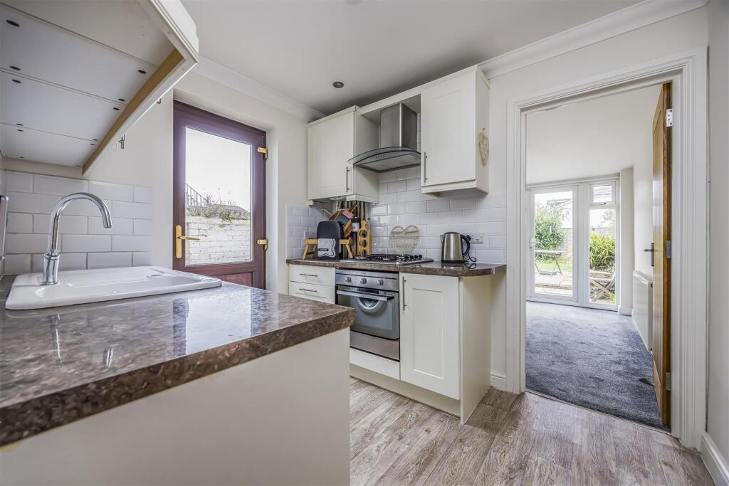 Garden Flat, 92 North Street, Emsworth-PorticoMark