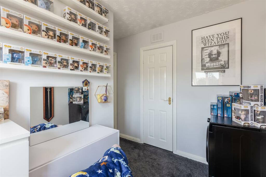 Pickwick Close 19 Bedroom 3-2.jpg