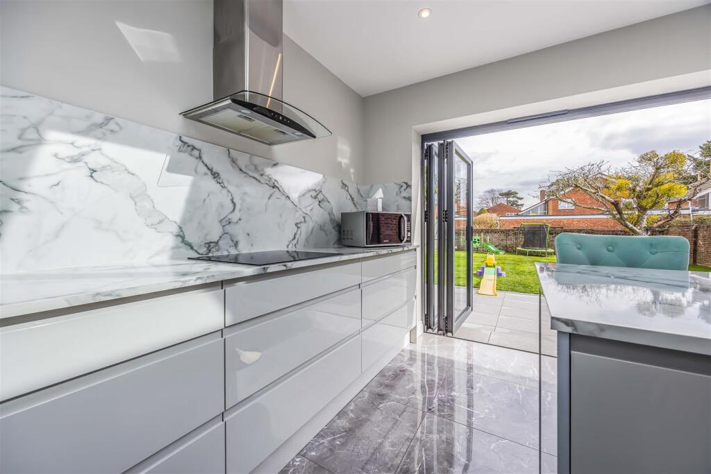 53 Fourth Avenue, Havant-Small-PorticoMarketing-So