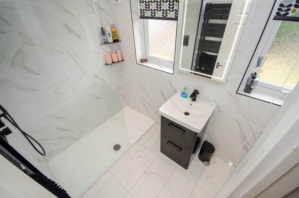 Shower room pic 2.jpg