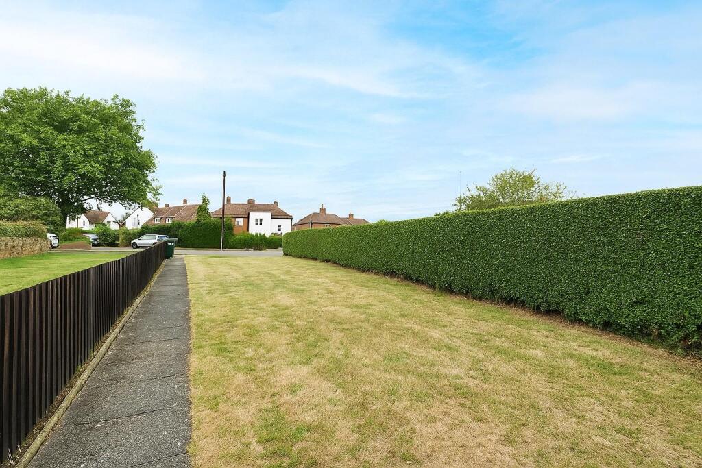Front garden no Skip (1).jpg