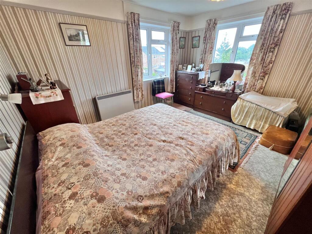 Main bed 1.jpg