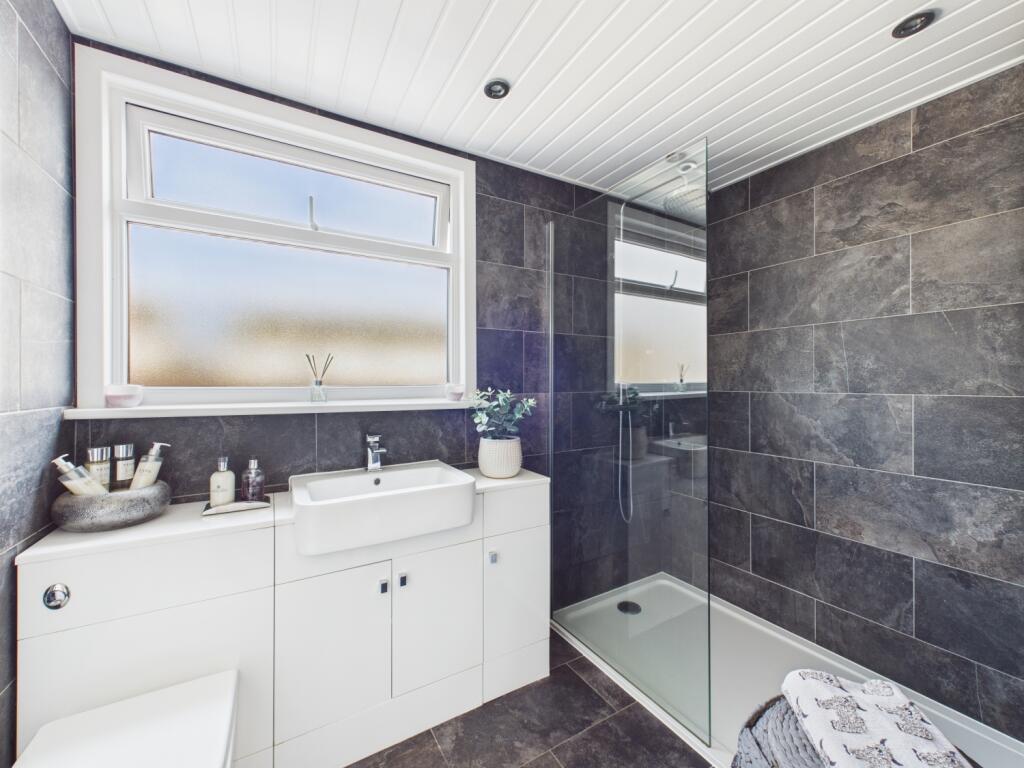 CAM03729G0-PR0073-STILL024