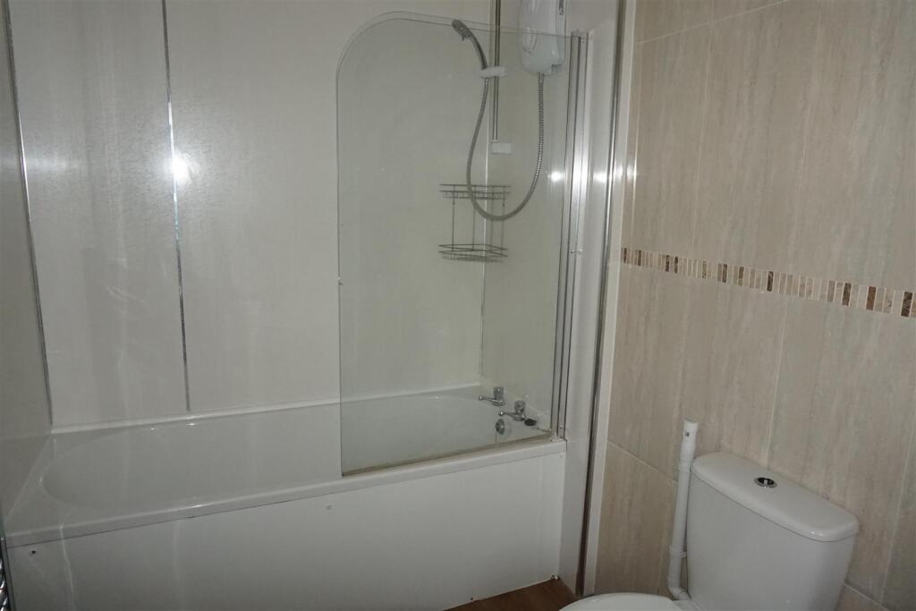 Bathroom Downstairs.JPG