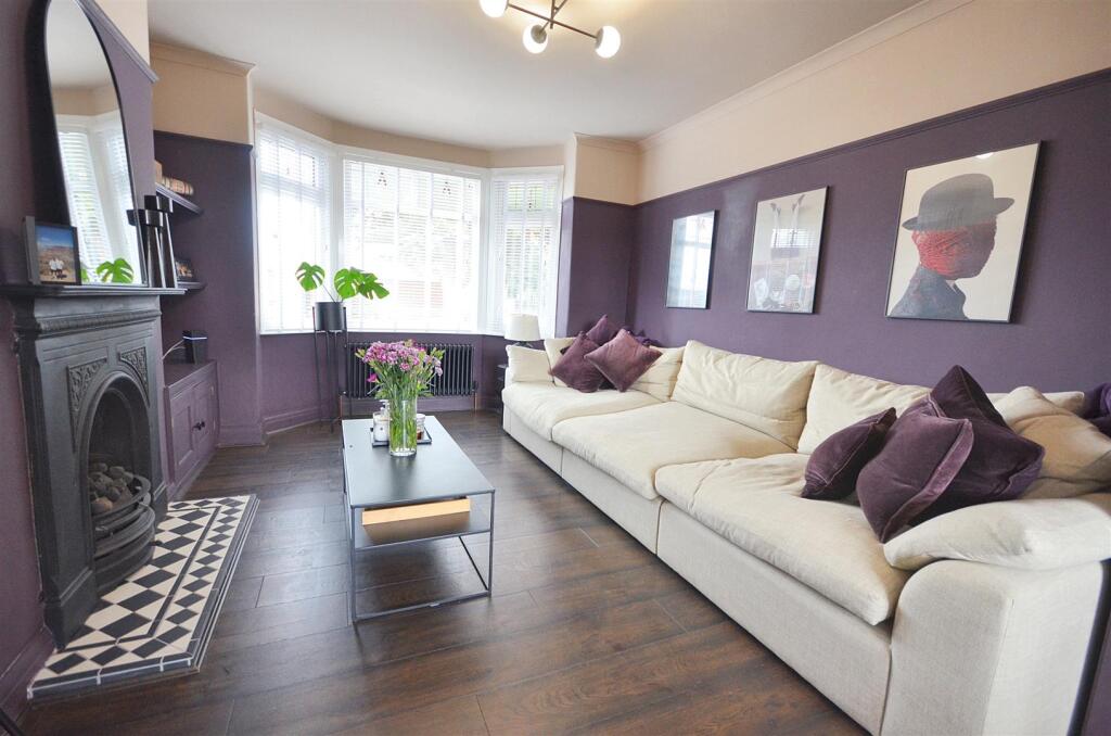 Lounge &amp; Dining Room