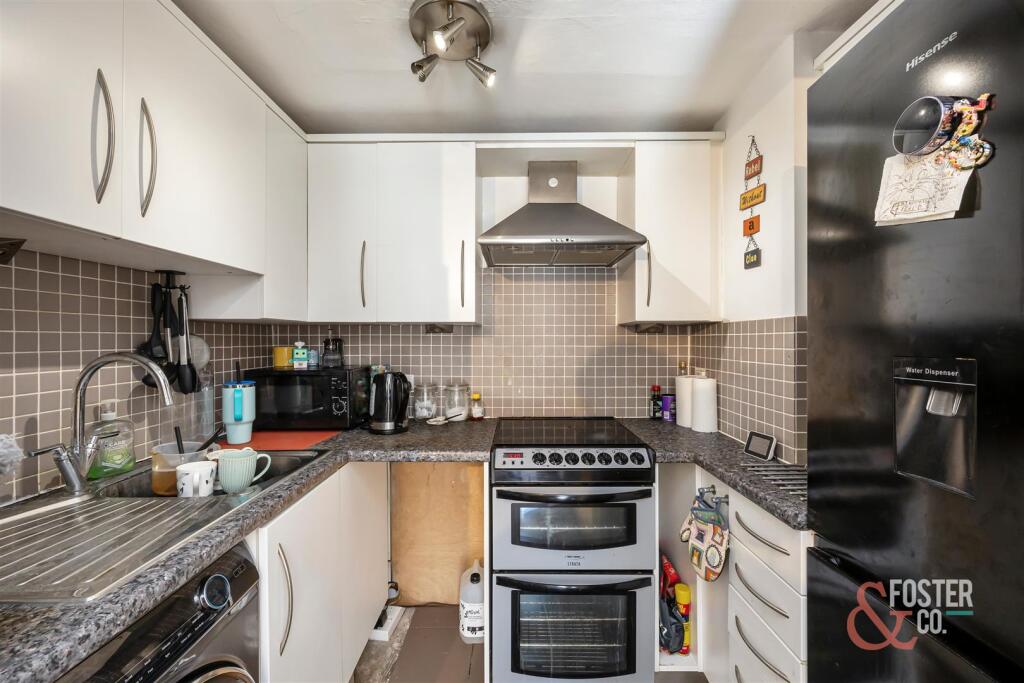 York Road 34, Basement Flat-010.JPG