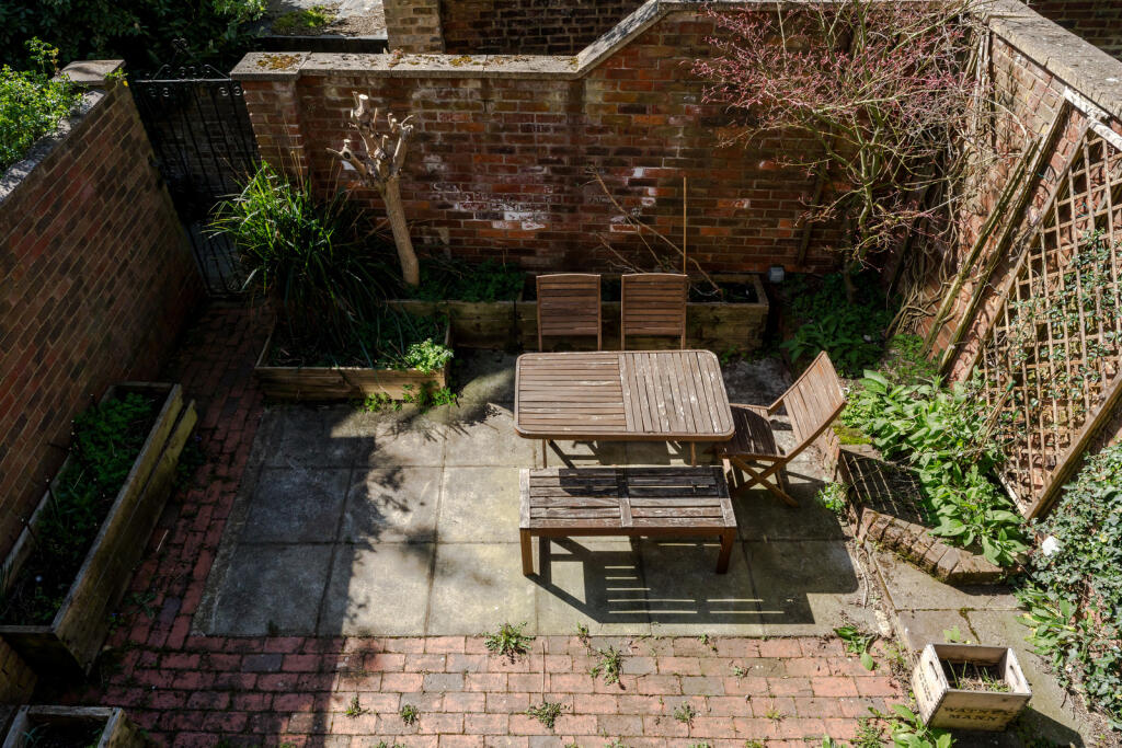 272746 - 75 Hall Drive-34.jpg