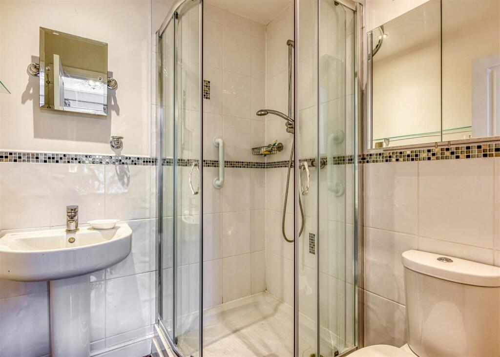 6 Stanham Close-Shower Room (2).jpg