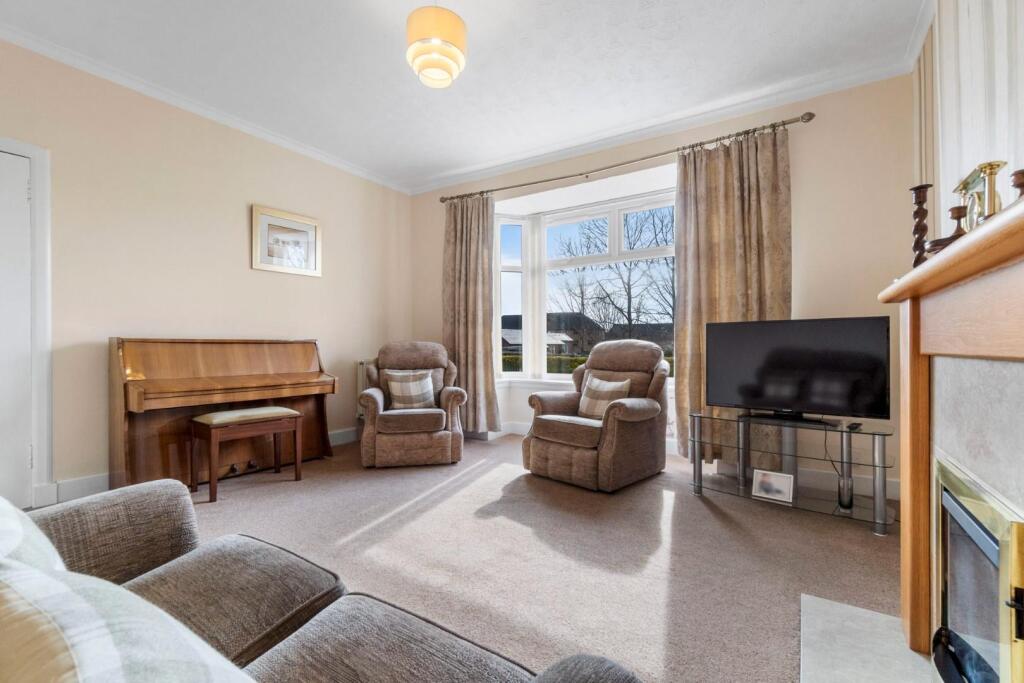 8_4 blytheswood crescent, largs  (6).jpg