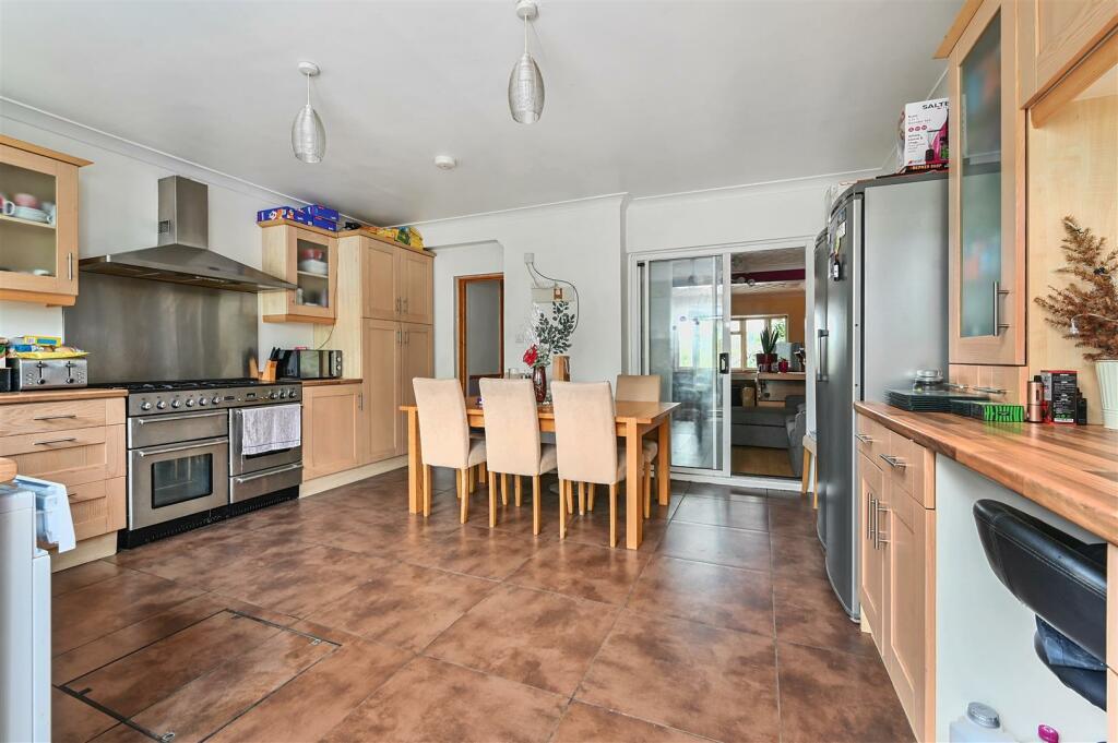 17 Sefton road, bn41 (14).jpg