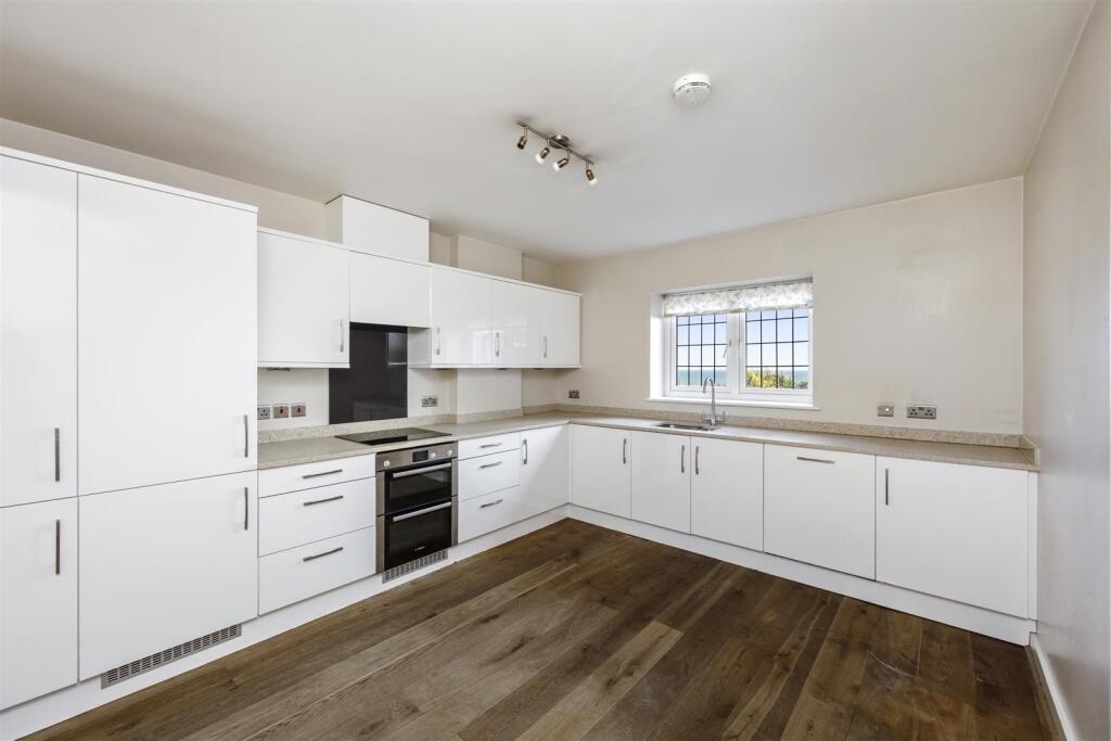 Marine Drive 105, Newick Place H3-009.jpg