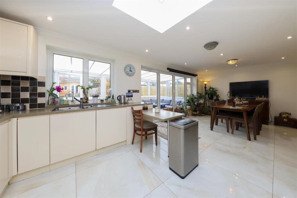 Kitchen/Dining Area