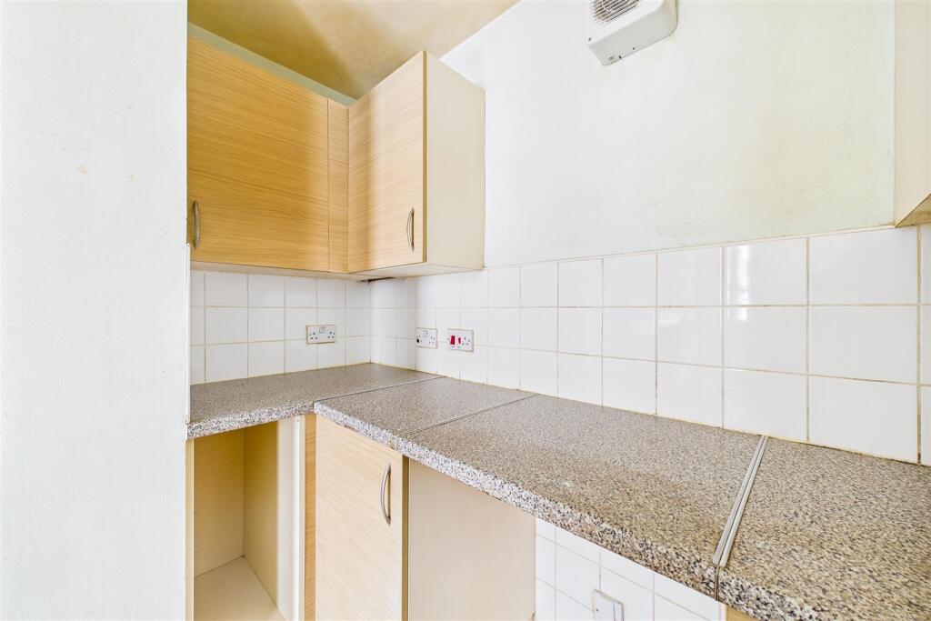 Flat 1, 2 Fountain Buildings, Walcot, Bath BA1 5DU