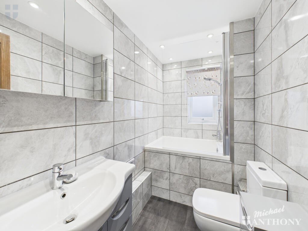 CAM03852G0-PR0431-STILL002