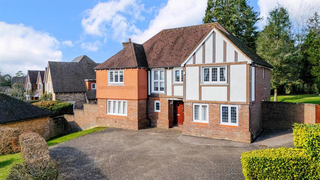 CLAREMOUNT GARDENS, 28 DRONE  (1).jpg