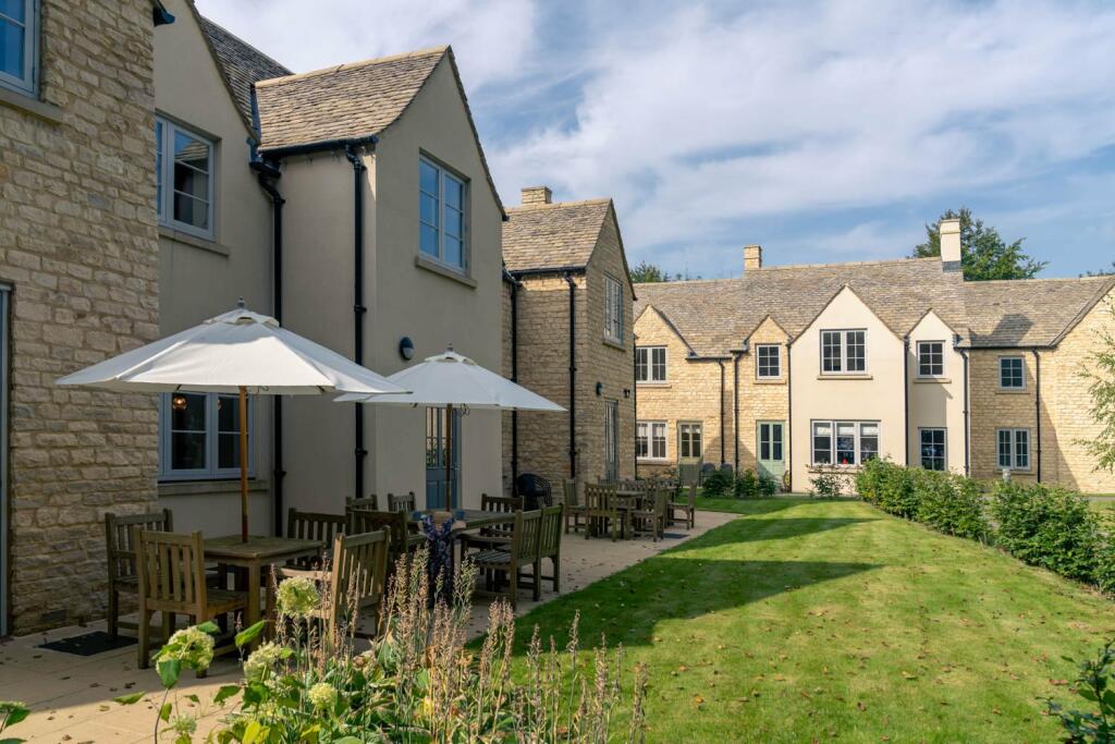 Hawkesbury Place, Stow-on-the-wold - Communal Gardens