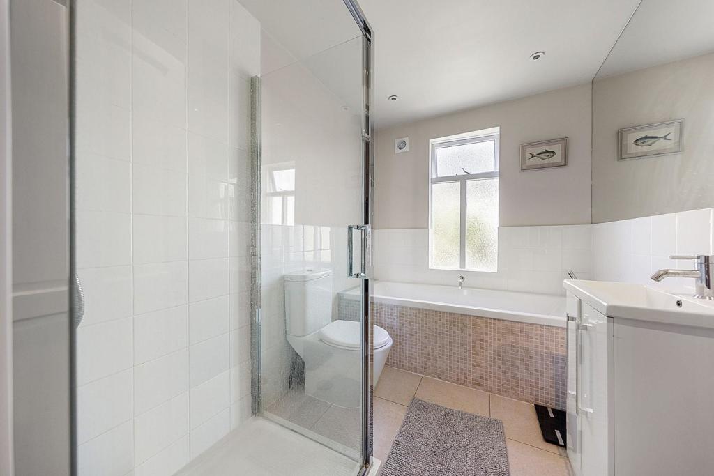 Bathroom (2).jpg