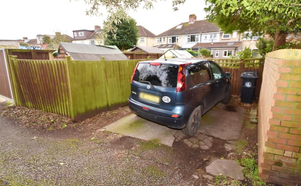Parking space at rear.jpg