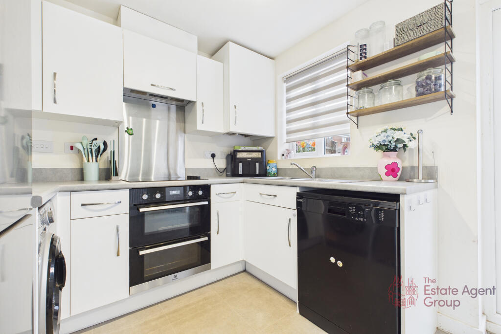 CAM02494G0-PR0053-STILL028