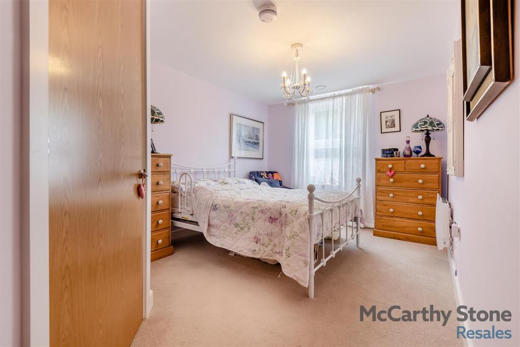 8652801-interior01.jpg
