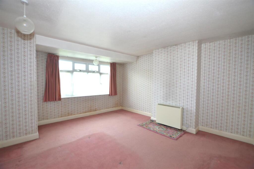 12 Bryanston Ave bed 1.JPG