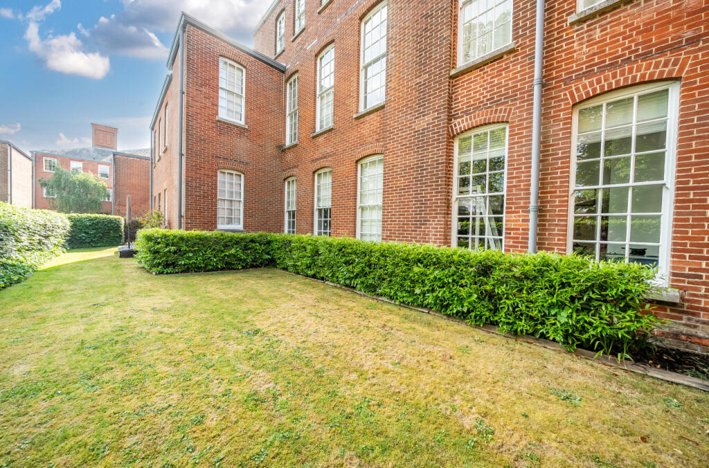 1298838-27-682f7b...