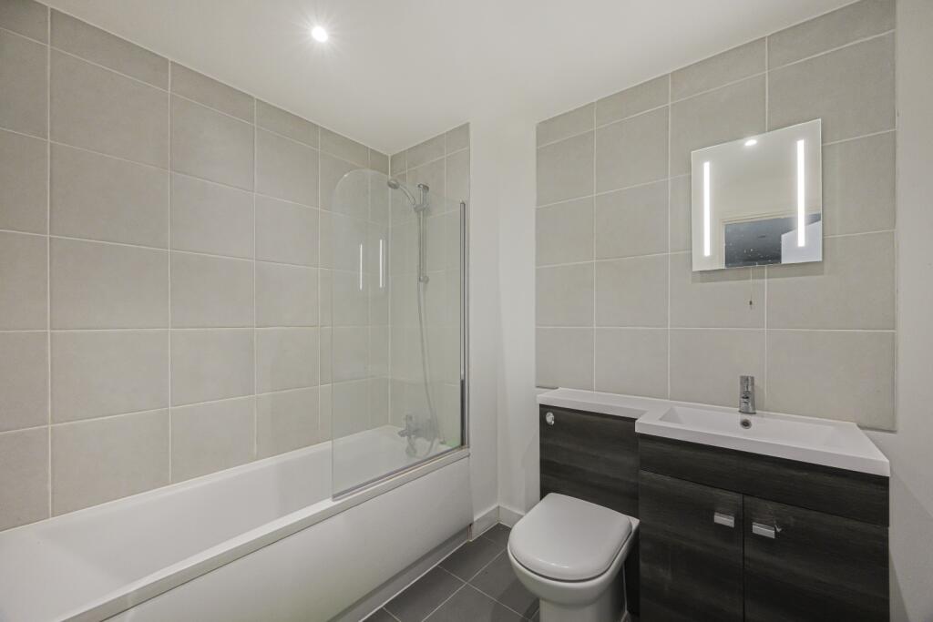 Flat 103 1A Hillreach -004