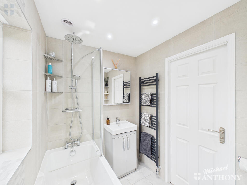 CAM03218G0-PR0798-STILL004