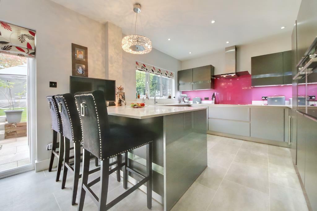 Kitchen 1.jpg