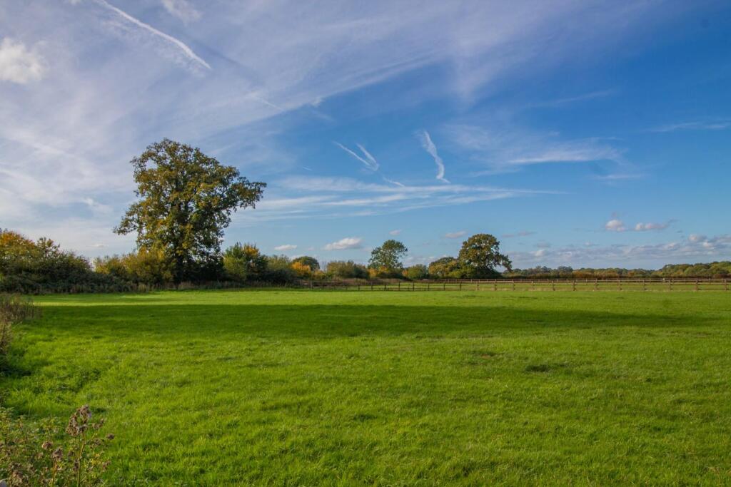 Dovedon Barn_Whepstead [Paddock Views] 03.jpg