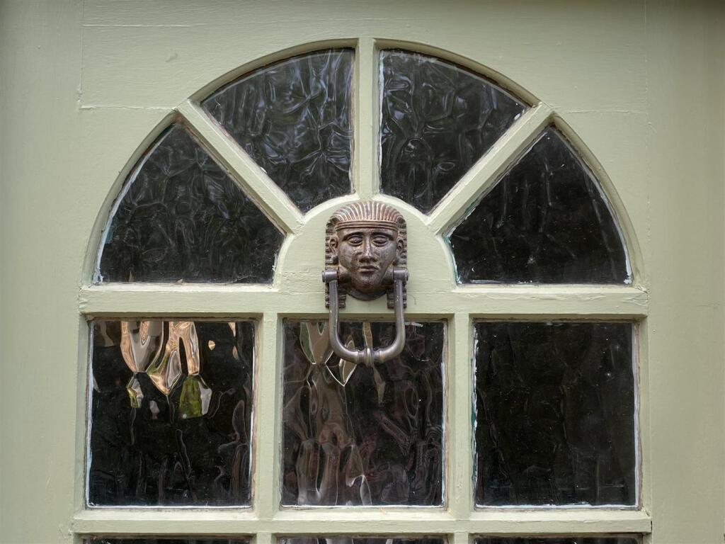 EXTERIOR 2.jpg