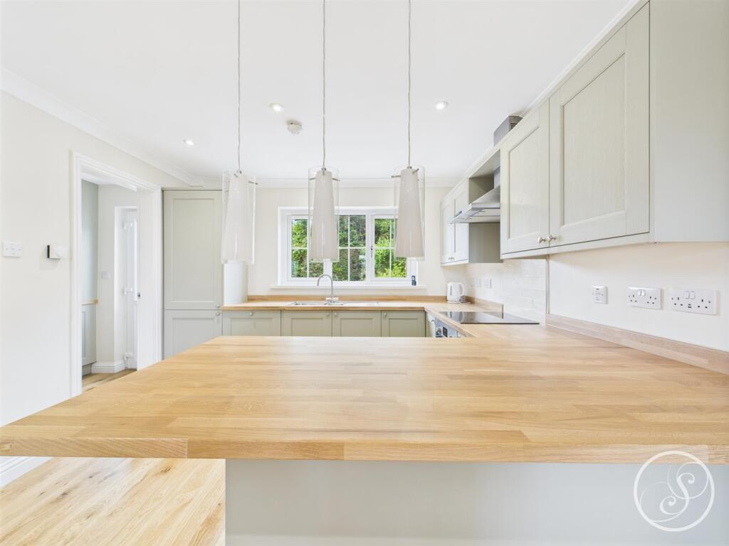KITCHEN/DINER/FAMILY ROOM