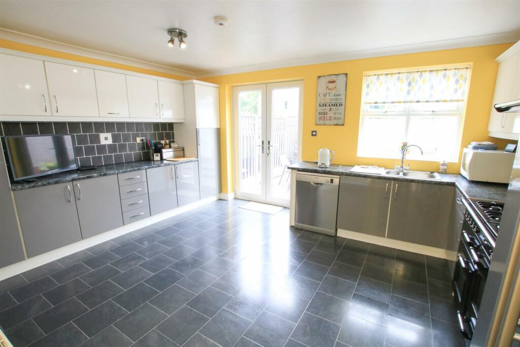 LARGE DINING KITCHEN EXTENSION
