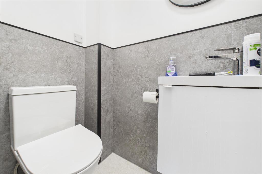 Flats 1 &amp; 2, 379 Bath Road, Arnos Vale, Bristol BS