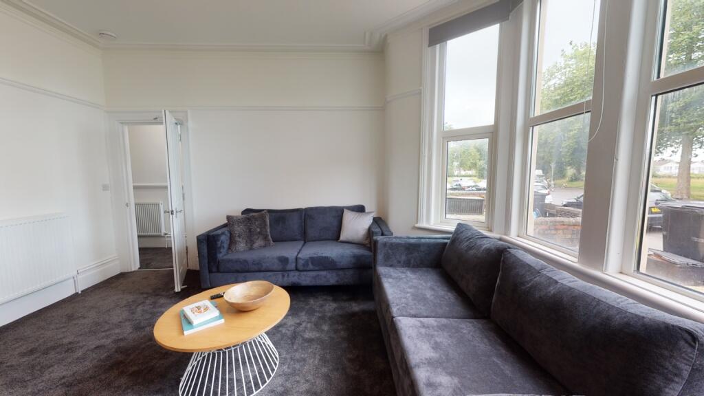 597-Gloucester-Road-Living