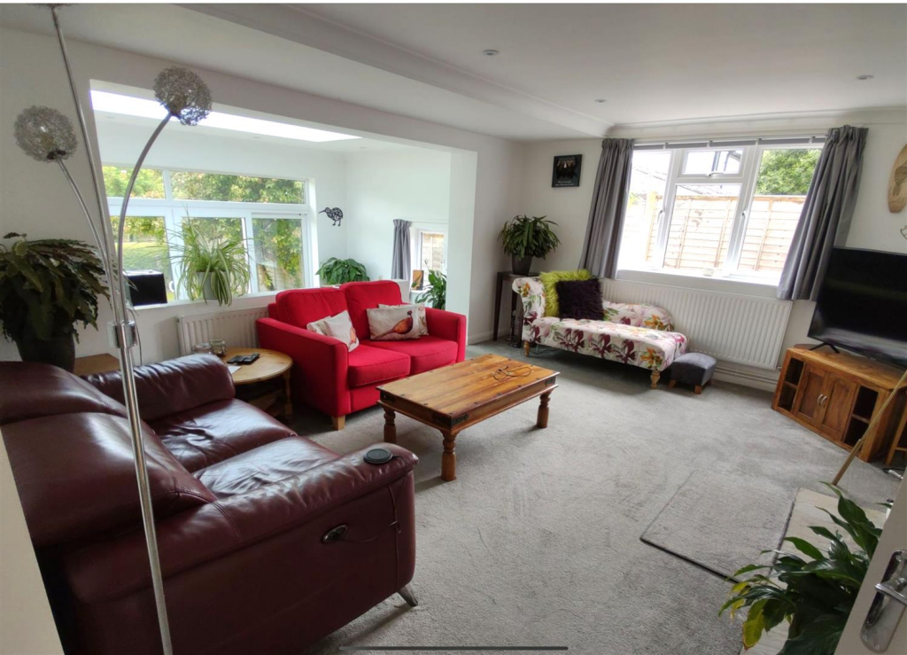 Upper sitting area