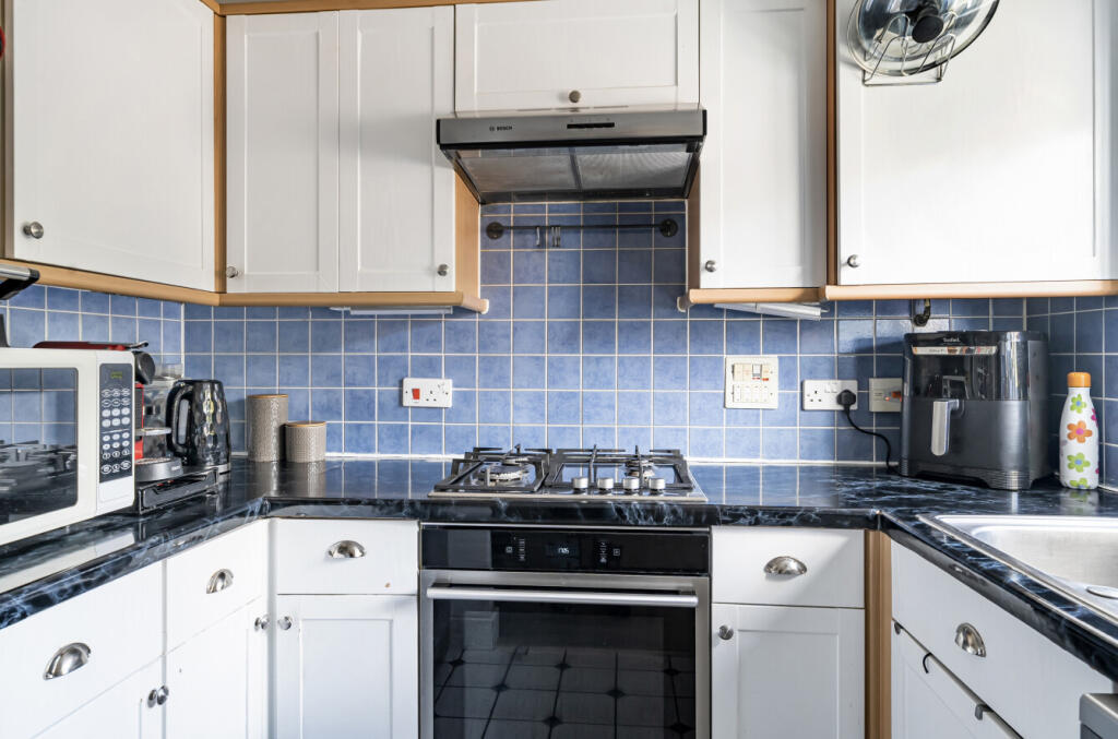 1328698-9-687e6dd...