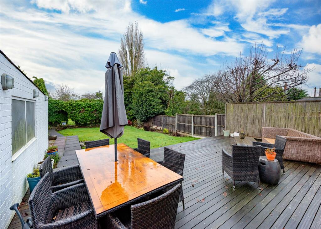 59 Elliotts Lane-garden1.jpg