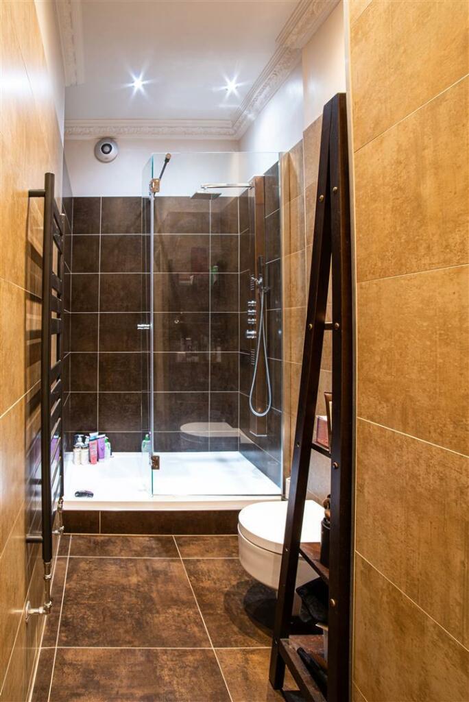 bathroom 2.jpg