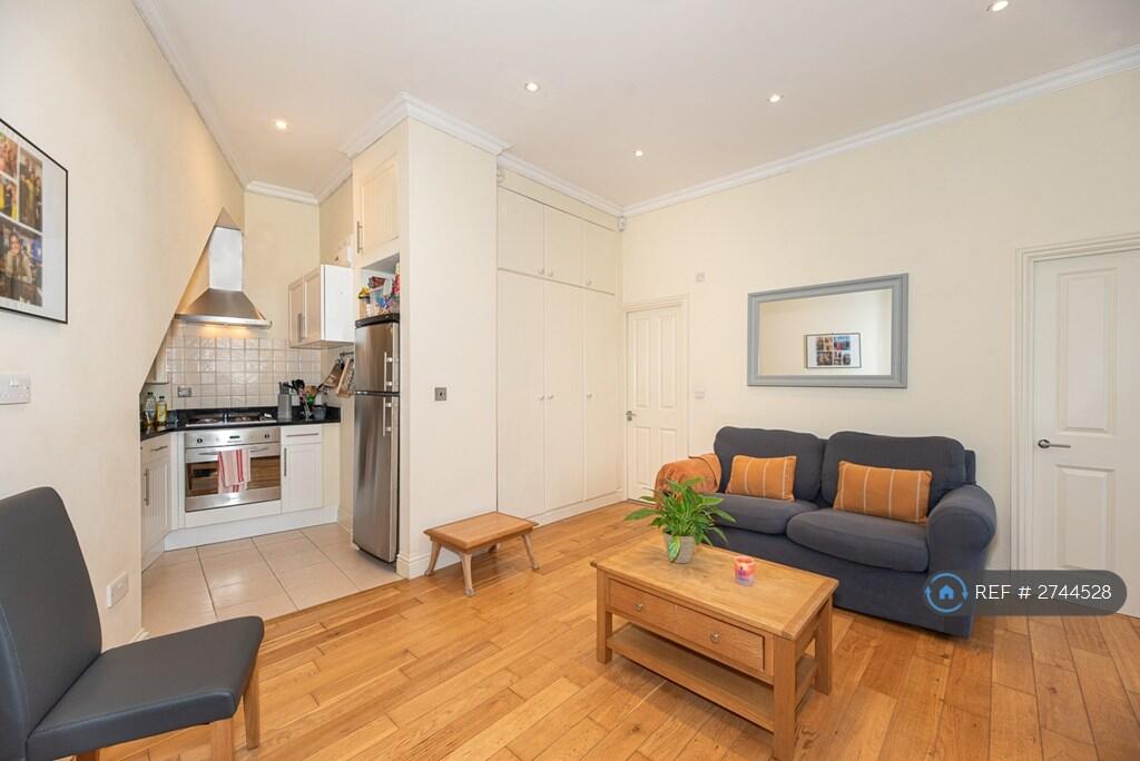 Sitting Room 4