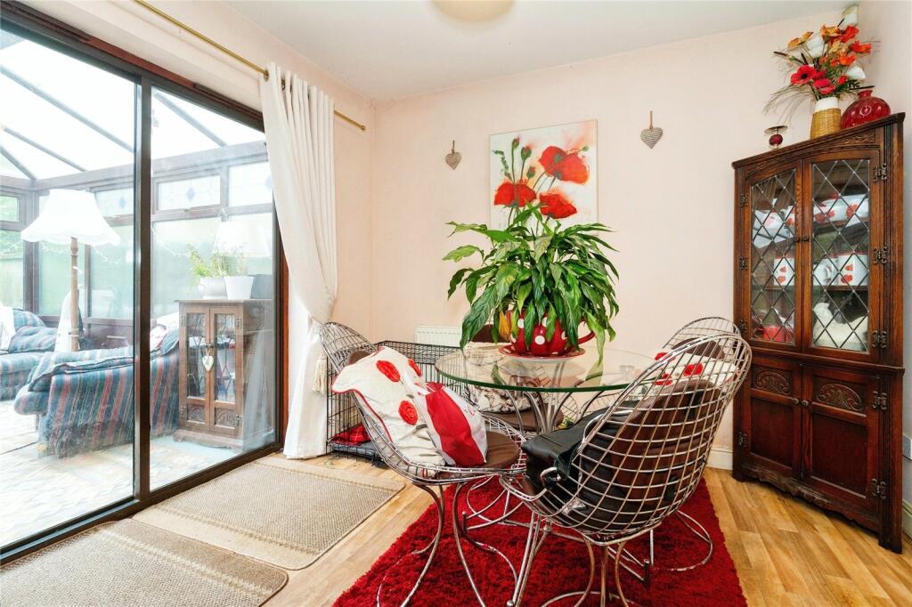 Kitchen/ Dining Room