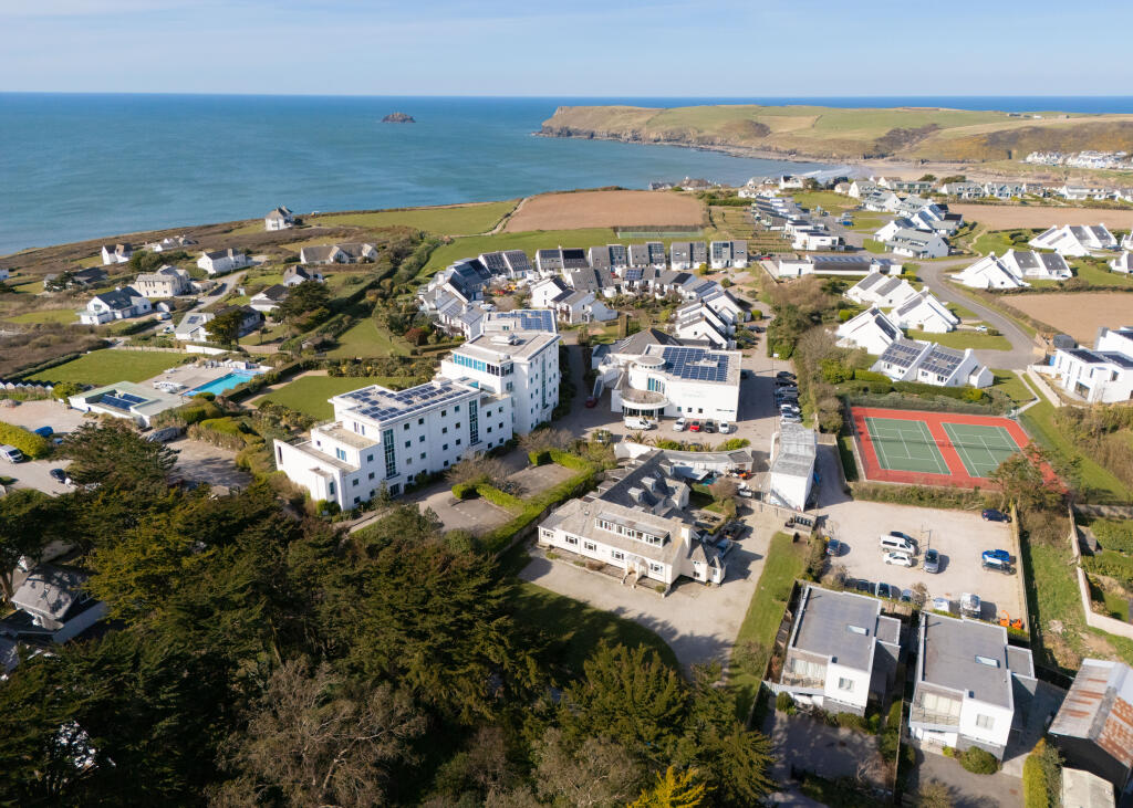 67e52c6d919ed_St Moritz Court 5-4