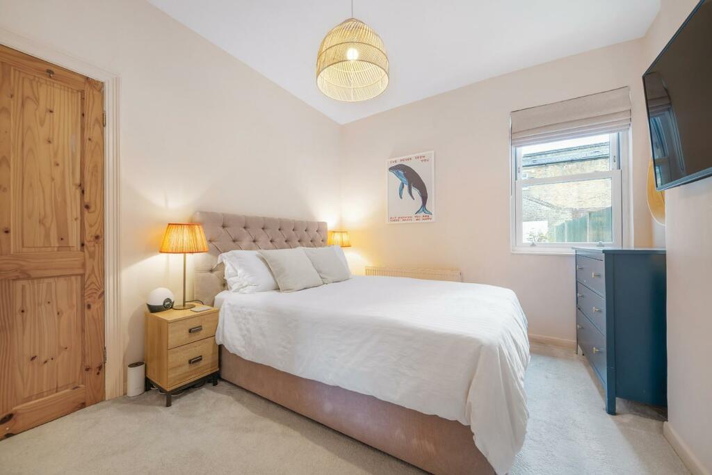 Bedroom 1 (2).jpg