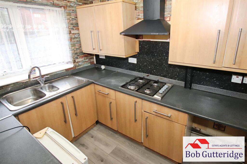 FITTED KITCHEN