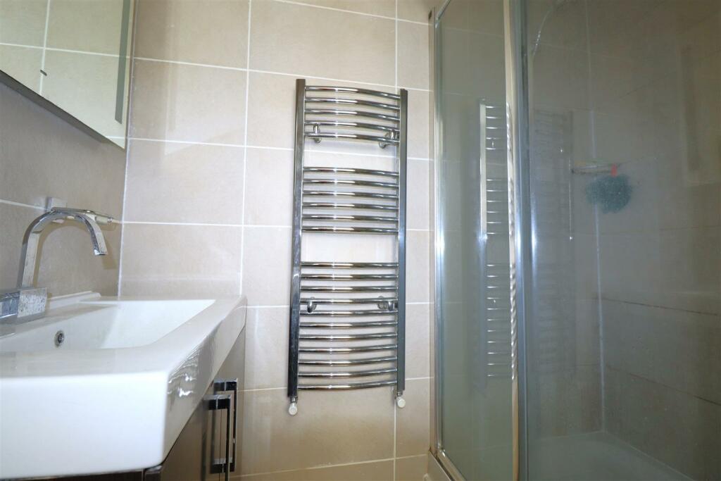 Bathroom (3).JPG