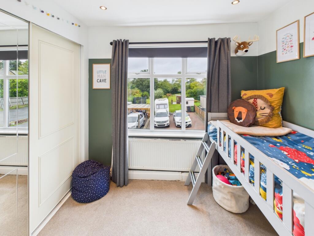 CAM04233G0-PR0029-STILL018