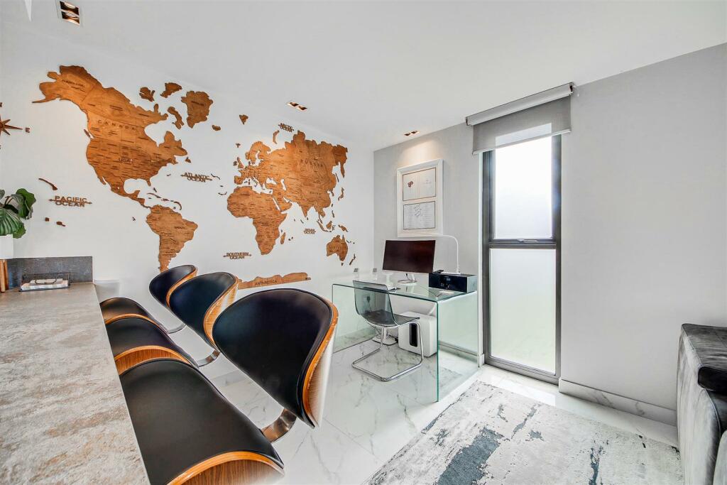 Kitchen / Reception