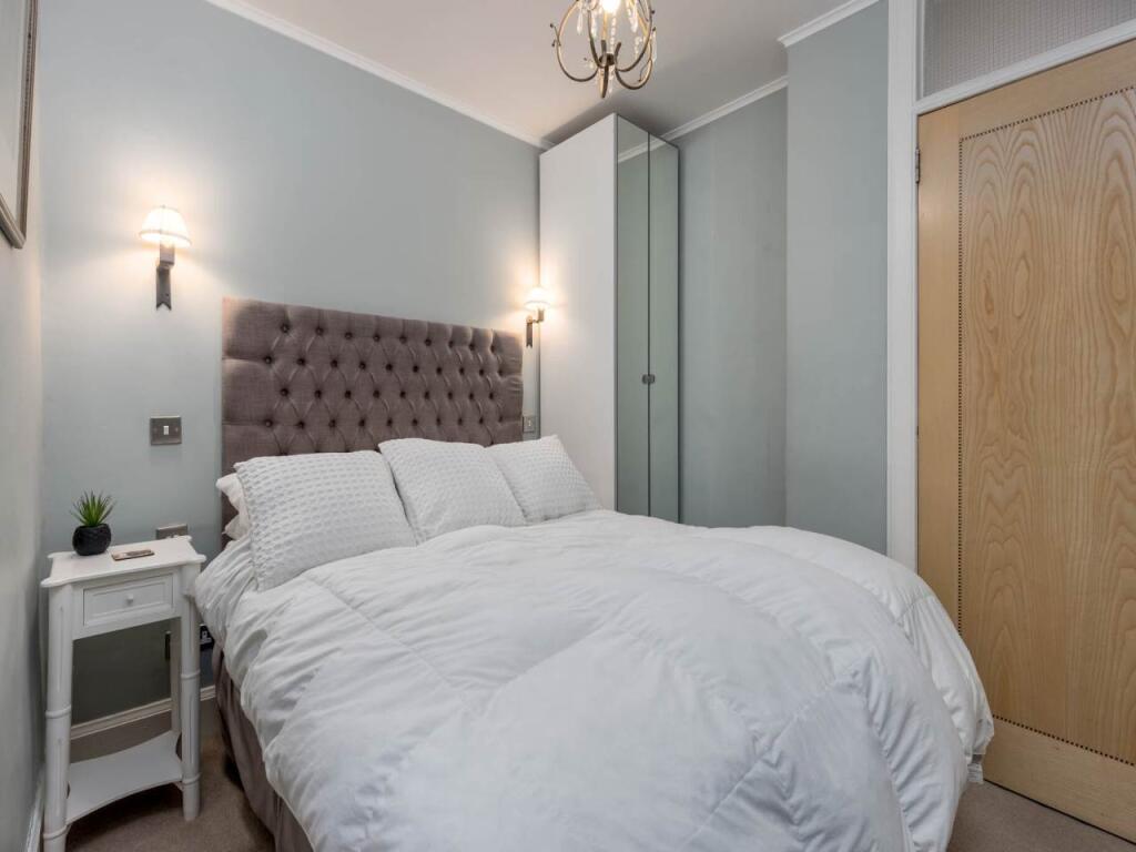 65300_SaxeCoburgSt00