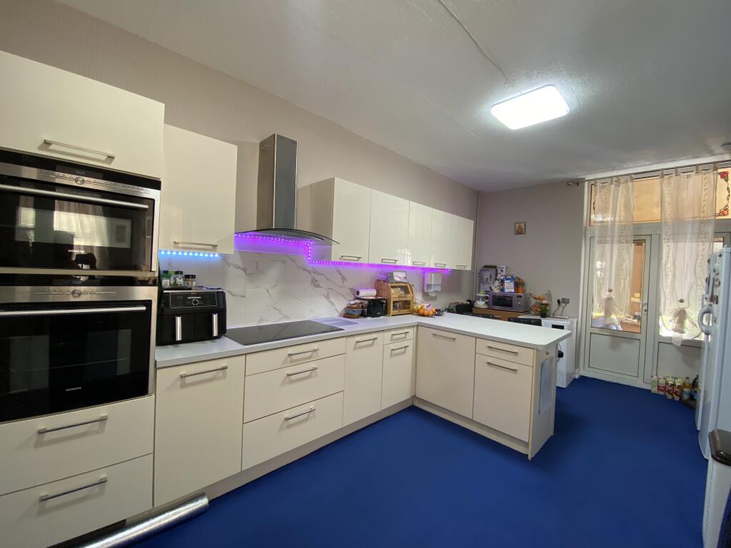kitchen/breakfast room
