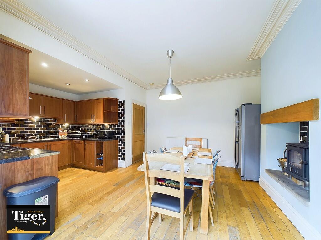 CAM02176G0-PR0447...